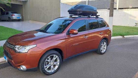 MITSUBISHI OUTLANDER 3.0 GT 4X4 V6 24V GASOLINA 4P AUTOMÁTICO